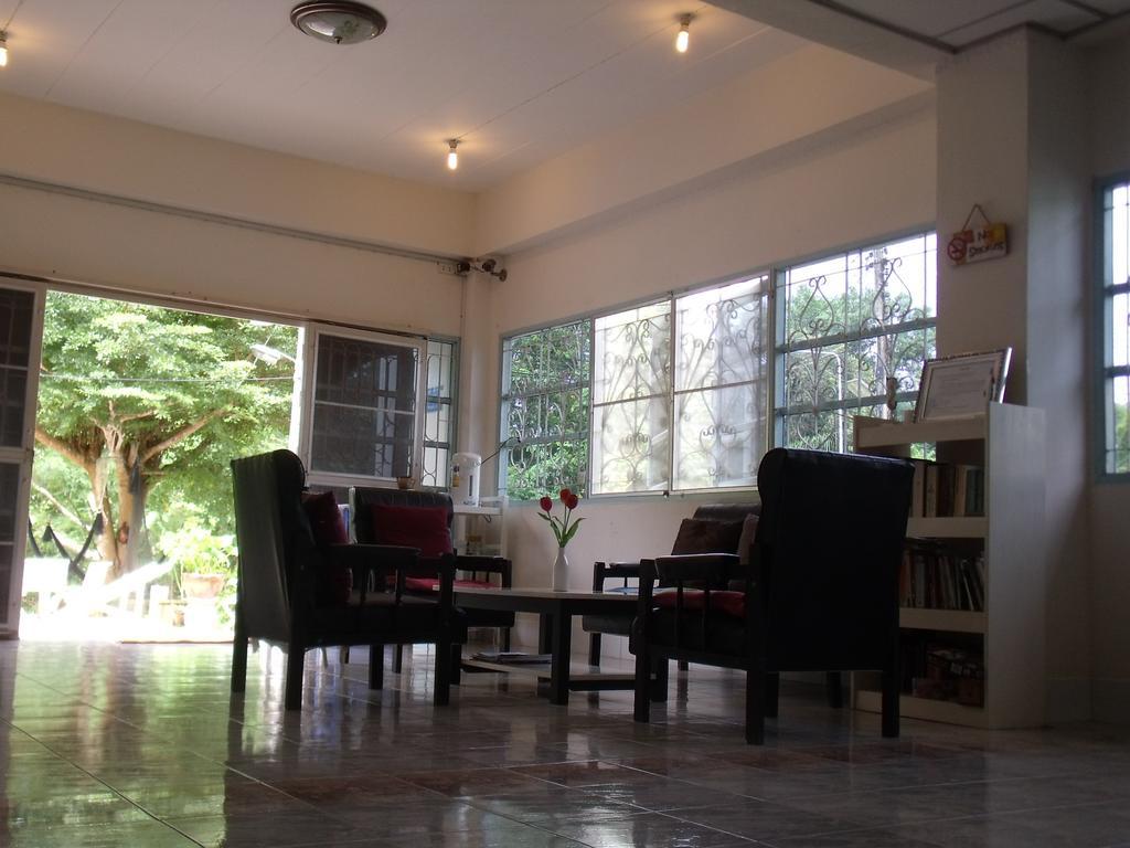 Albatross Guesthouse @ Thungwualaen Beach Pathiu Exterior photo