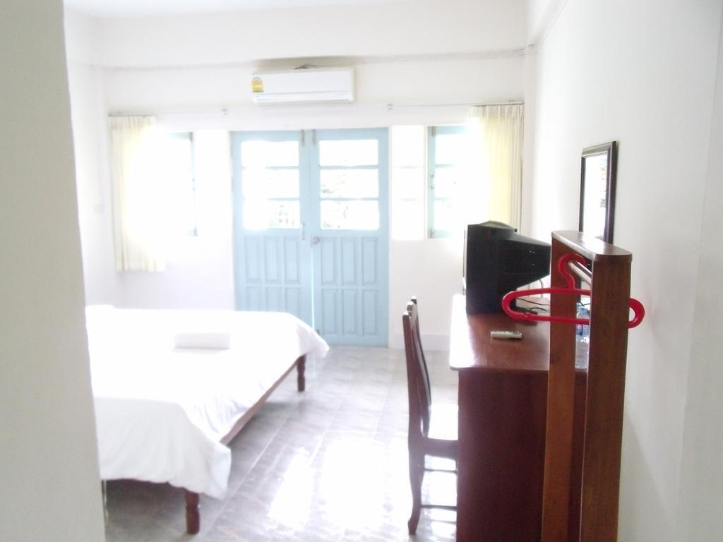 Albatross Guesthouse @ Thungwualaen Beach Pathiu Exterior photo