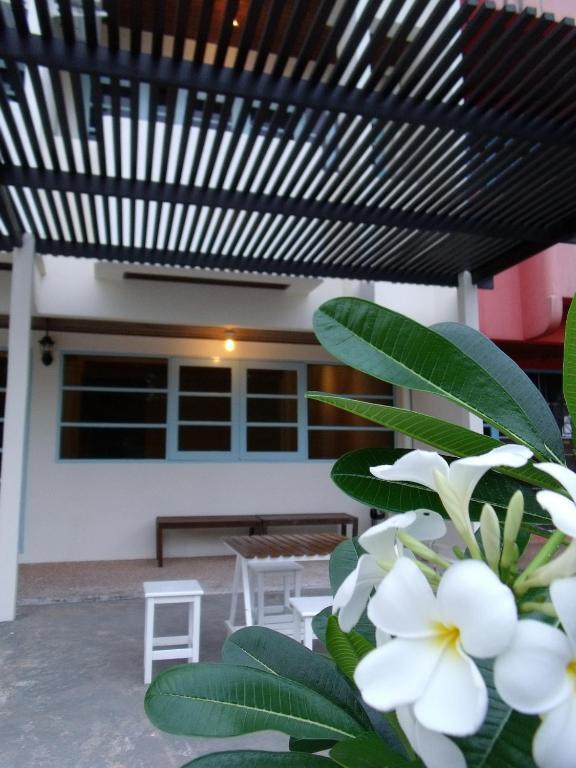 Albatross Guesthouse @ Thungwualaen Beach Pathiu Exterior photo