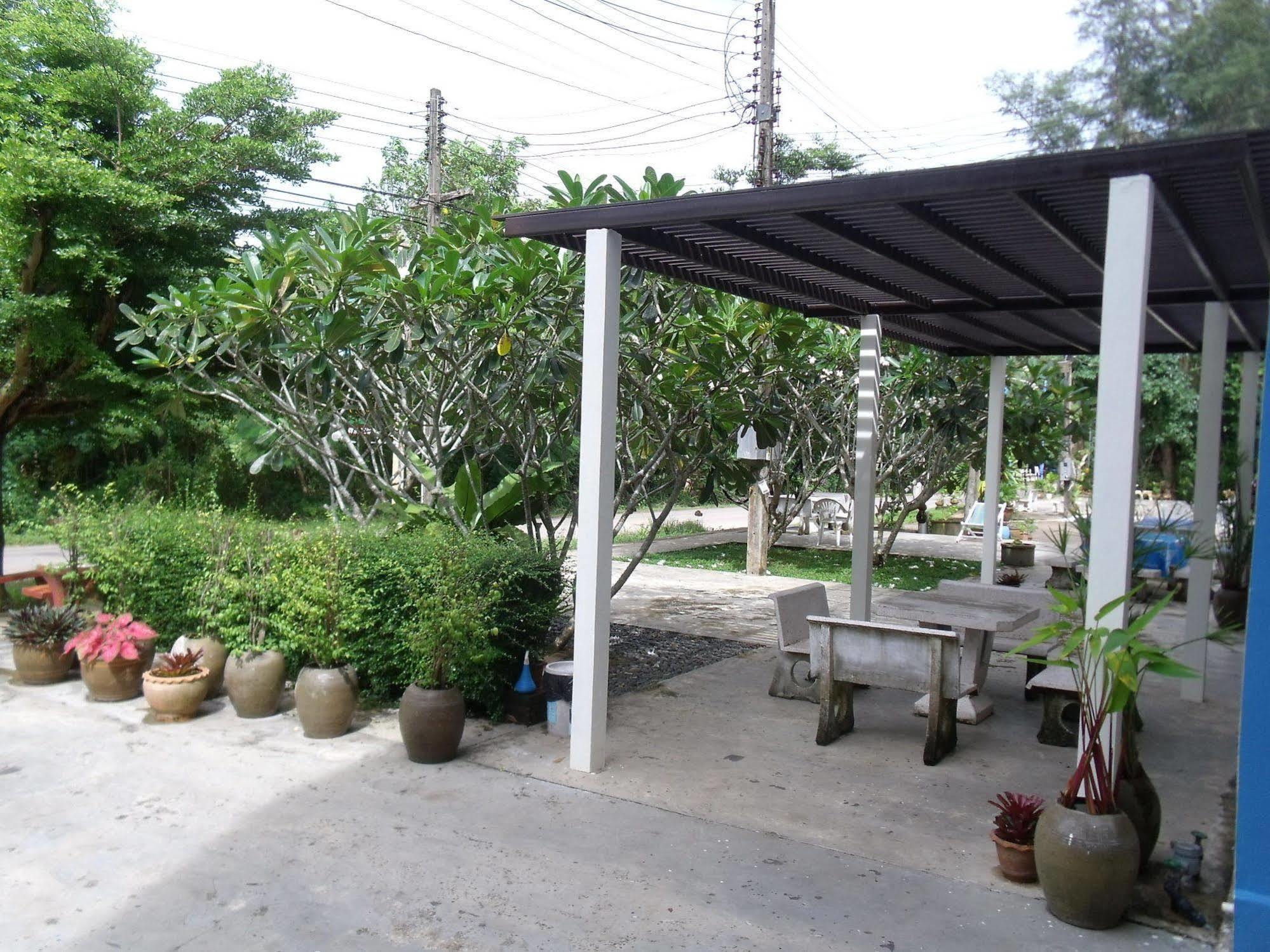 Albatross Guesthouse @ Thungwualaen Beach Pathiu Exterior photo